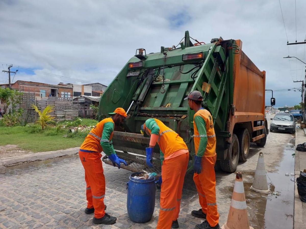 Após dois dias de interrupção coleta de lixo é retomada em Aracaju