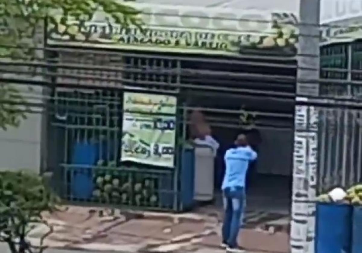 V Deo Policial Reage A Assalto Em Loja Da Zona Sul De Aracaju F