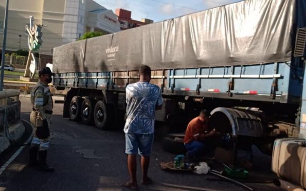 Caminh O Problemas Mec Nicos Deixa Tr Nsito Lento Pr Ximo Ao