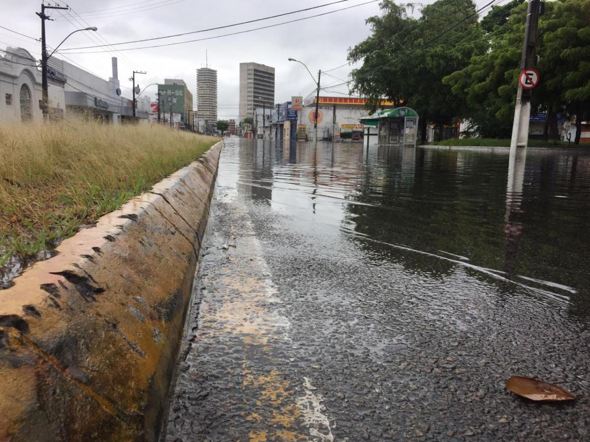 Pancadas De Chuva Intensa Devem Continuar Na Cidade De Aracaju F