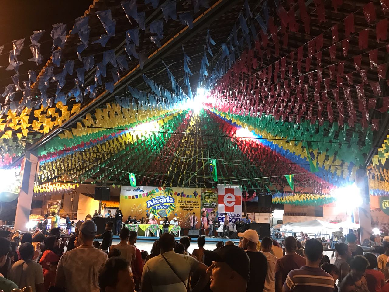 Em Aracaju, Rua São João mantém viva a tradição nordestina  