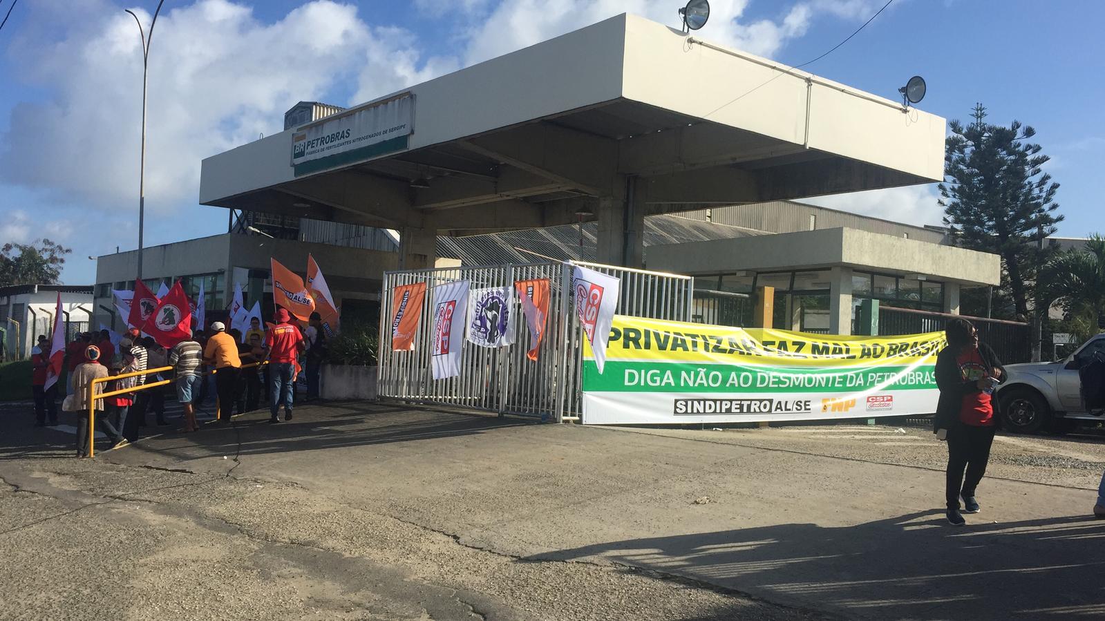 Trabalhadores e movimentos sociais protestam na Grande Aracaju