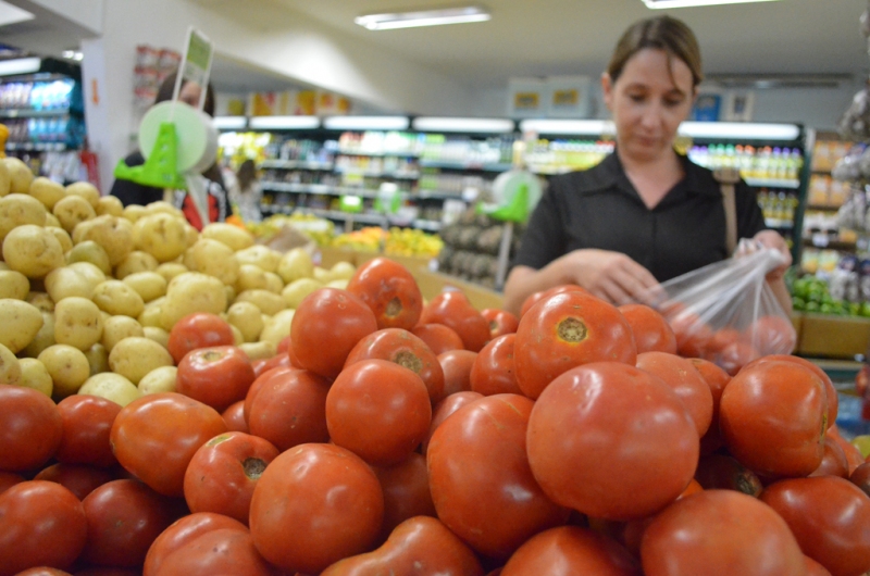Preço do tomate eleva custo da cesta básica em Aracaju 