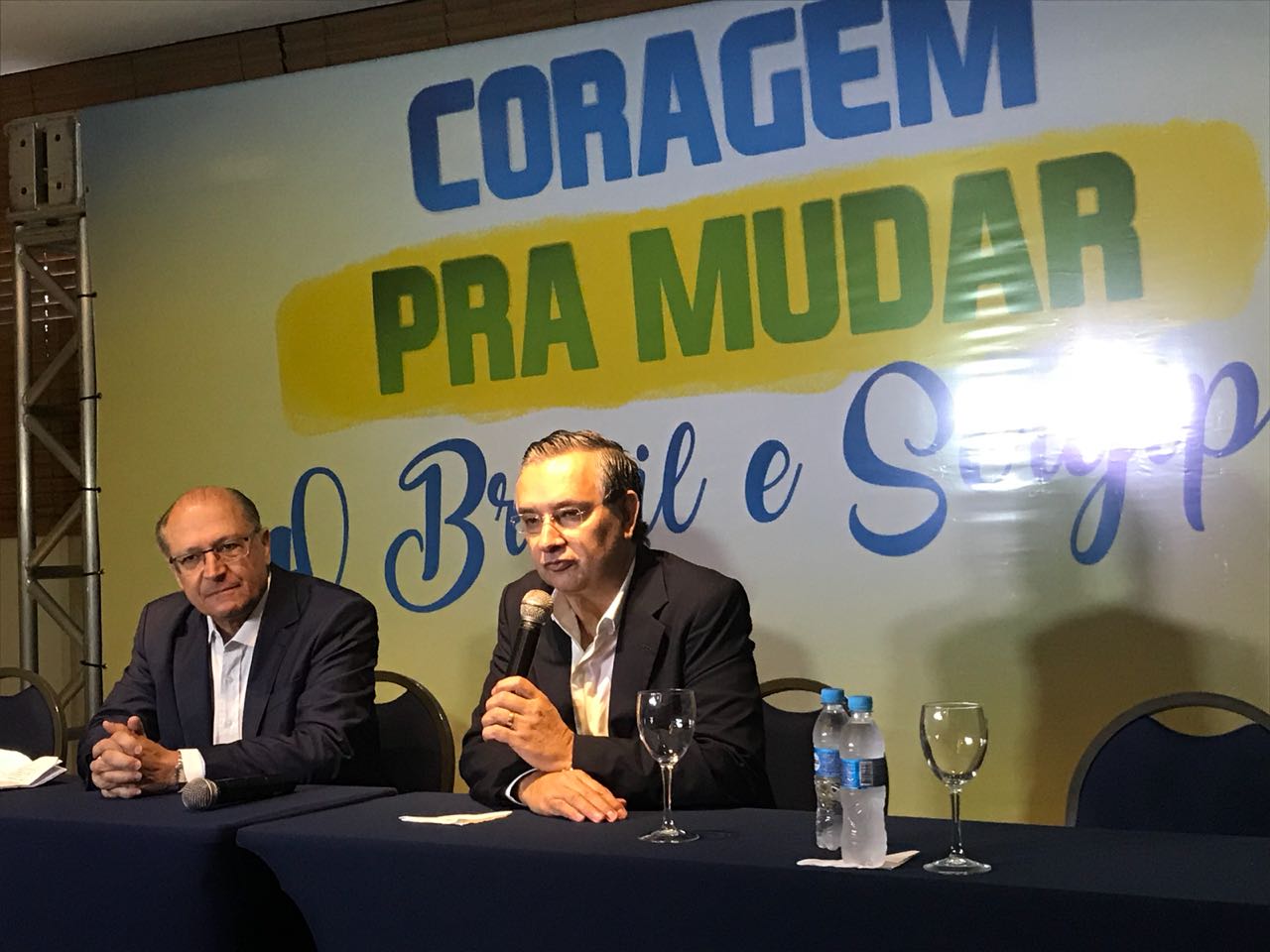 "A coragem para mudar Sergipe cresce a cada ato", afirma Eduardo Amorim