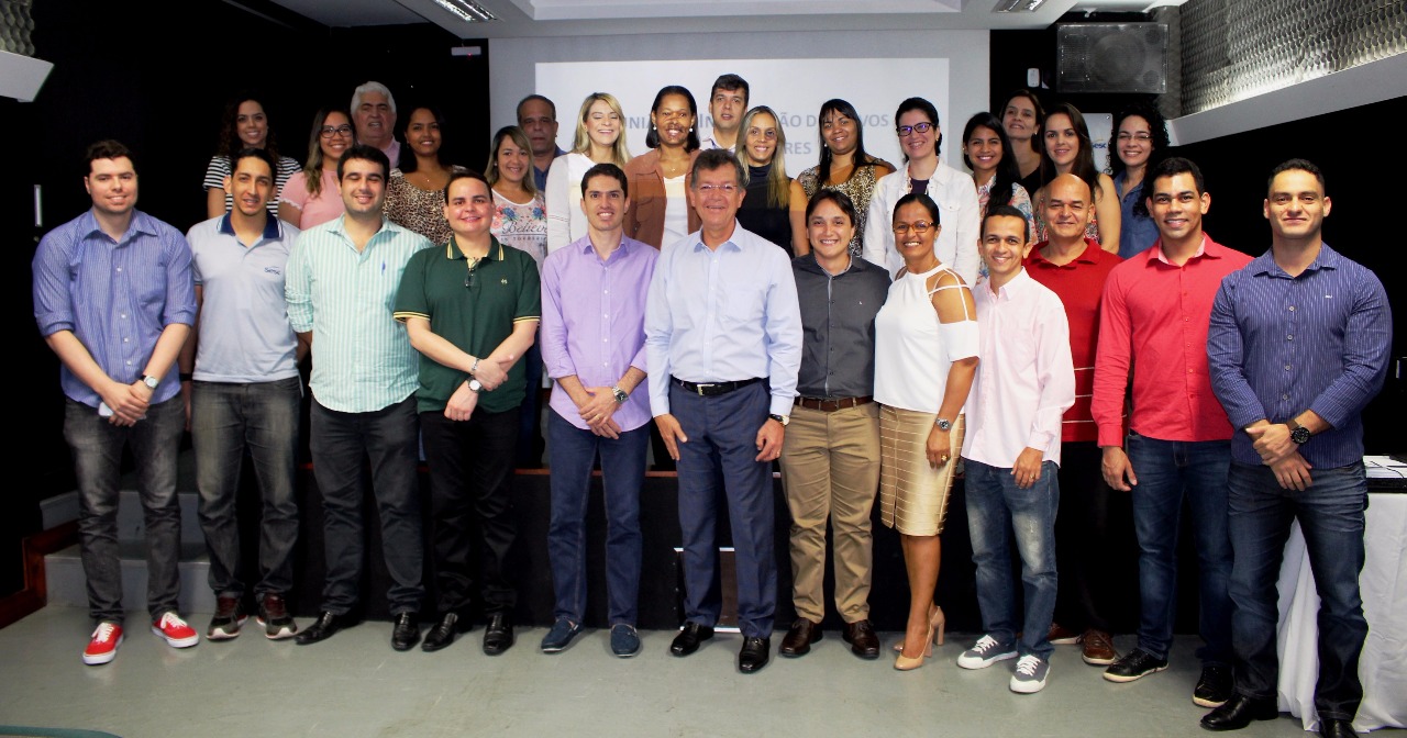 Laércio Oliveira recebe os novos colaboradores do Sesc