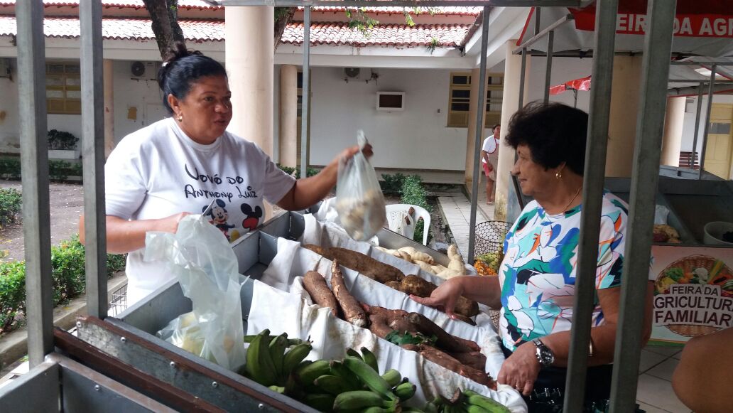 Feira promove conversa sobre alimentação orgânica 