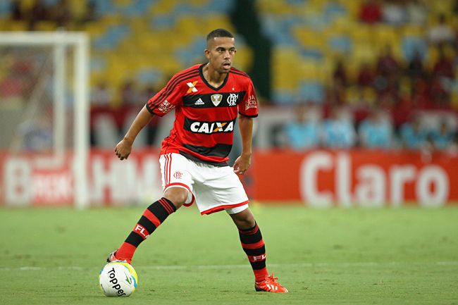 Sergipe confirma contratação do volante Recife, cria da base do Flamengo