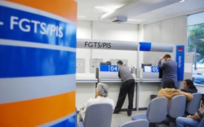 Agências da Caixa abrem mais cedo para saque das contas inativas do FGTS