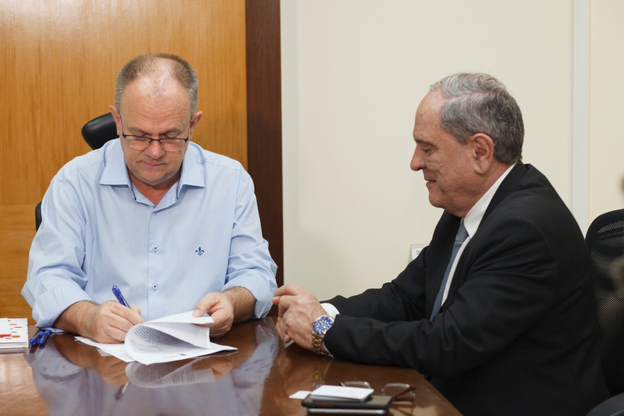 Governo e Azul assinam acordo que reduz ICMS do querosene de aviação 