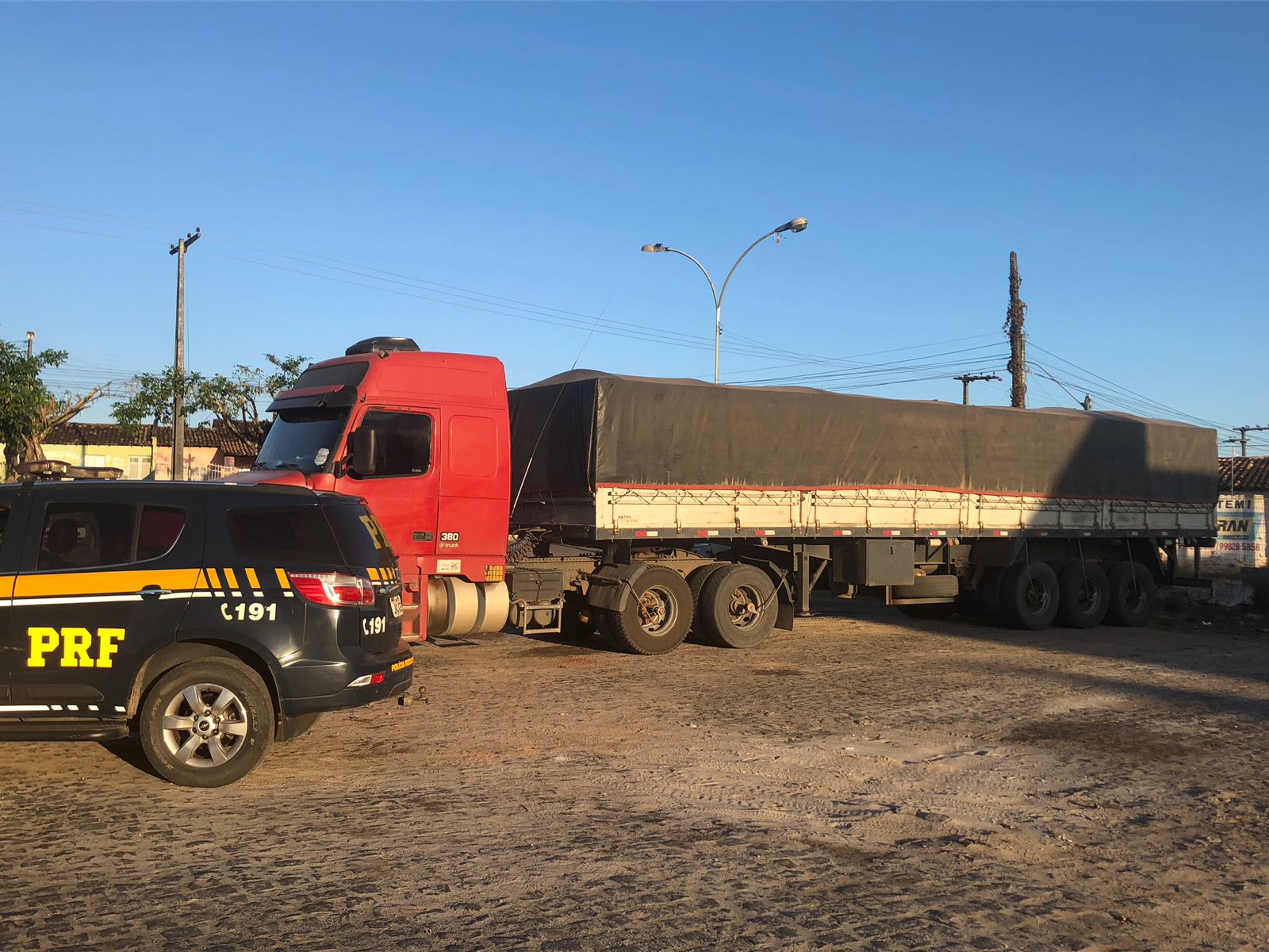 Criança é flagrada dirigindo caminhão no Sul de Sergipe