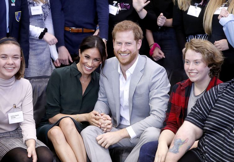 Príncipe Harry e Meghan Markle anunciam gravidez