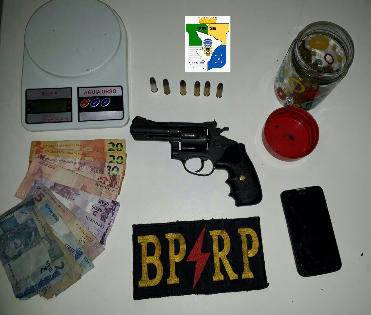 Homem é preso com revólver e droga em Aracaju