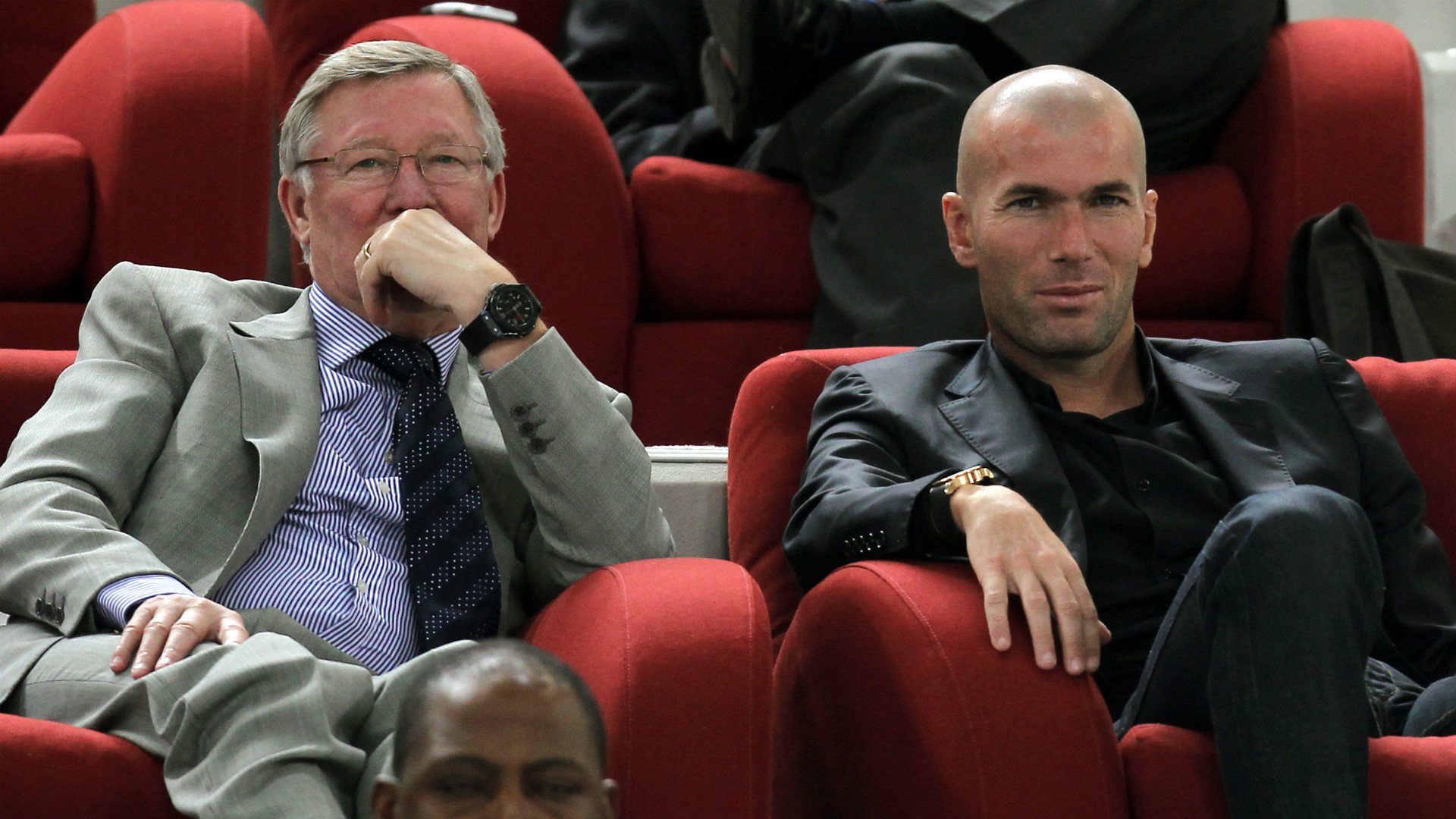 Zidane cogita ideia de treinar o Manchester United, diz jornal francês
