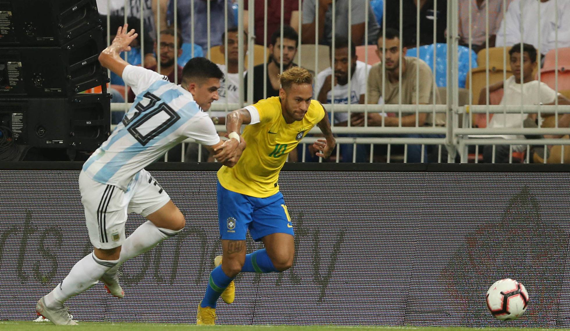 Brasil ganha nos acréscimos da Argentina por 1x0