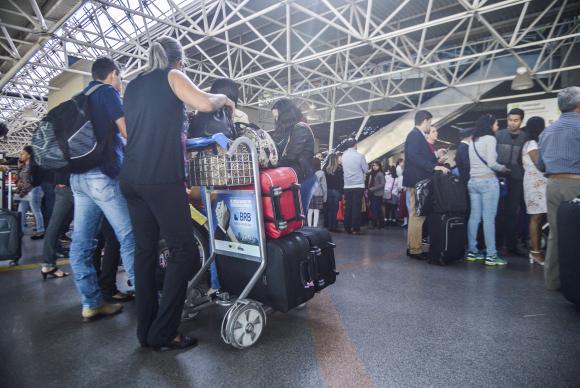 Cobrança de bagagem muda hábitos de viagem de brasileiros