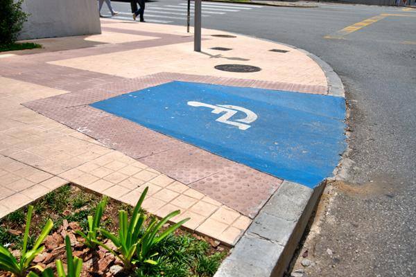 Calçadas de Aracaju devem ser revitalizadas para garantir acessibilidade