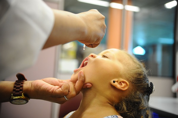 Mais de 300 municípios enfrentam risco de poliomielite
