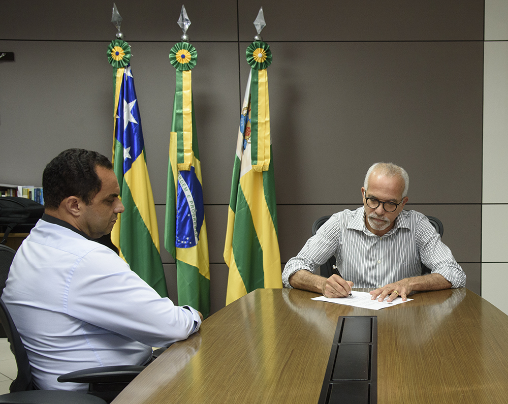 Edvaldo Nogueira exonera Aristóteles Fernandes da SMTT