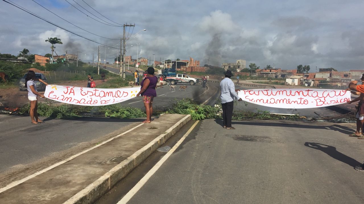 Moradores protestam por infraestrutura em comunidades de Socorro (SE)