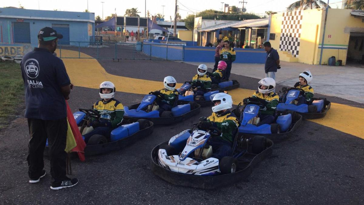 Pistas de Karts para acelerar em família! 