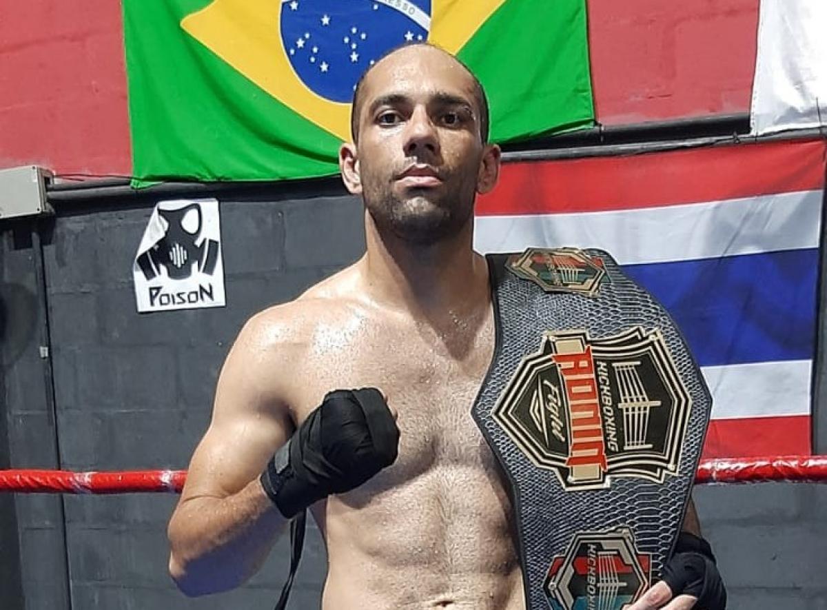 Sergipano Ramom Rozendo vence competição de kickboxing em Recife (PE)