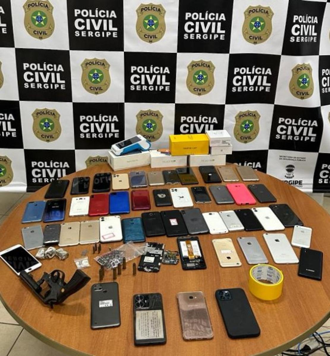 Homem é preso com 32 celulares furtados, drogas e revólver em Aracaju