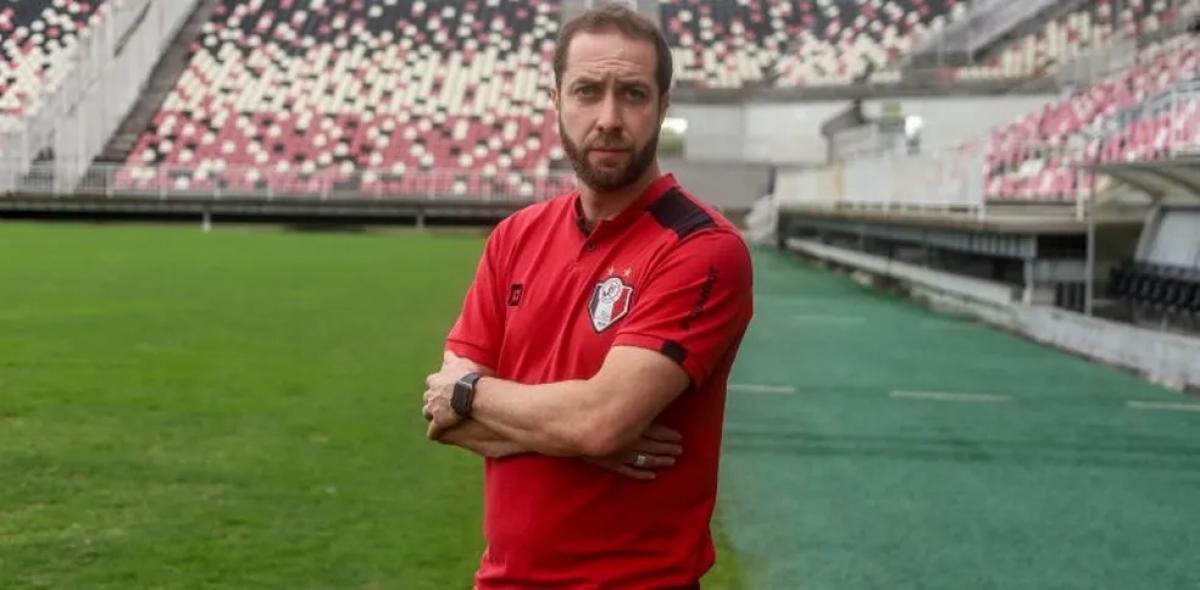 Confiança anuncia Paulo Massaro como novo treinador