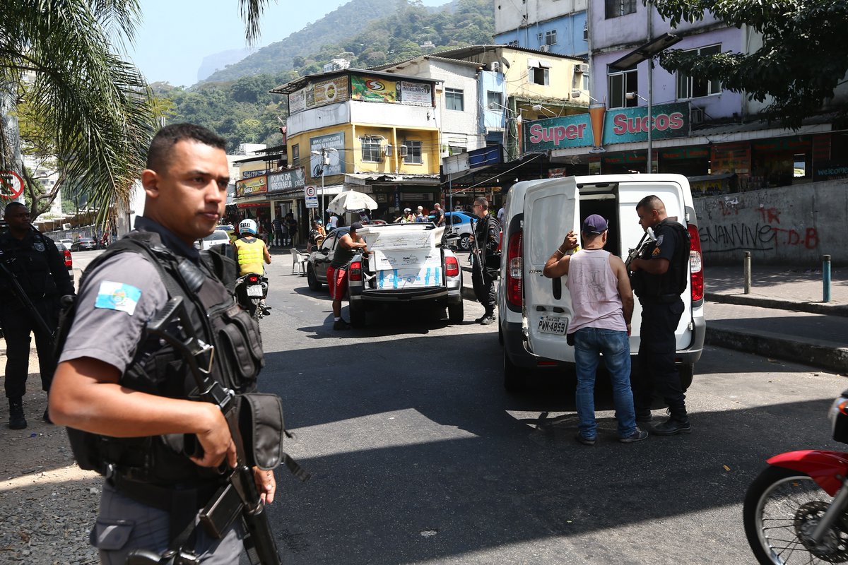 Novo confronto na Rocinha obriga fechamento de túneis e autoestrada Lagoa-Barra