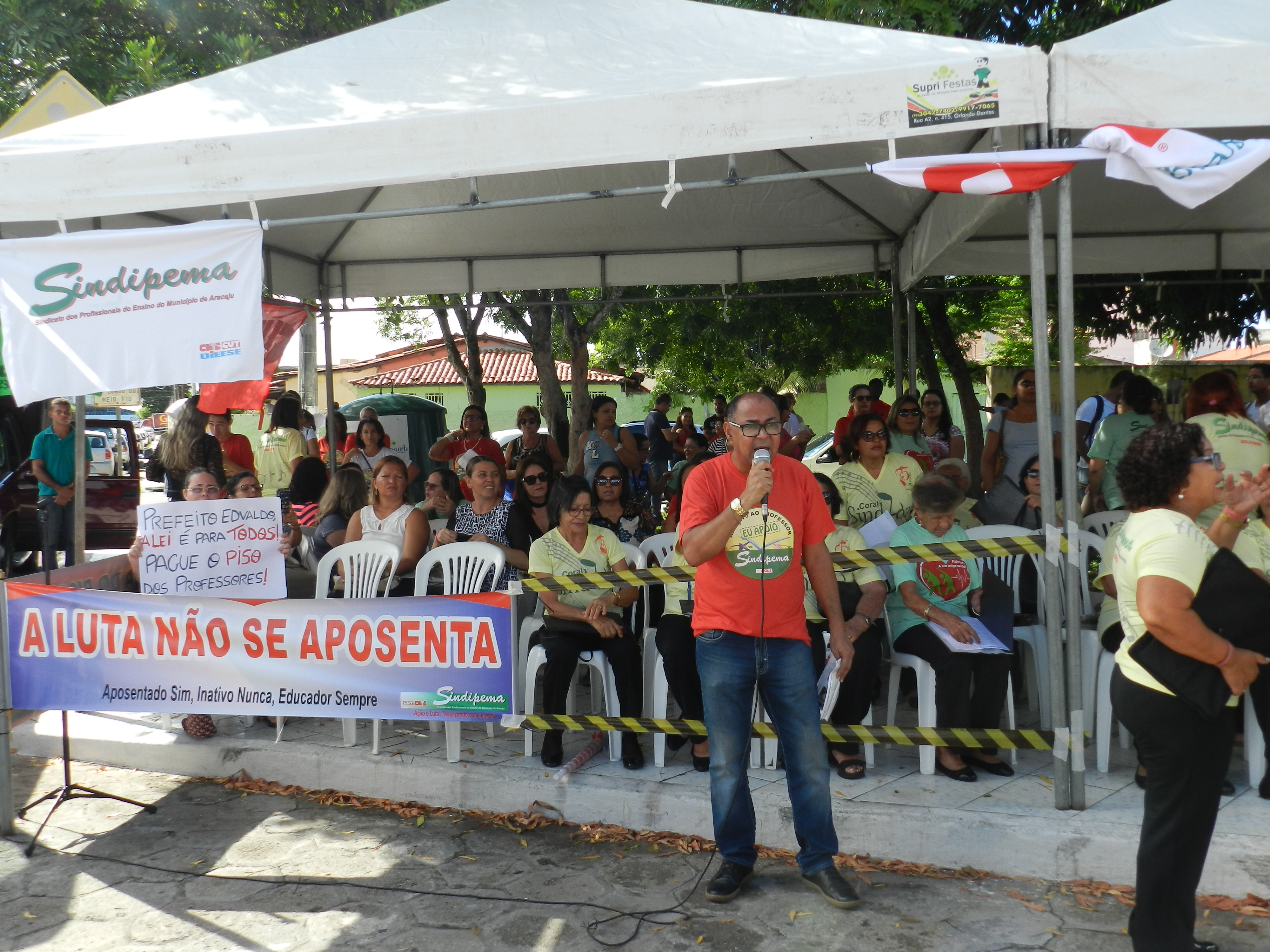 Professores de Aracaju voltam a cobrar melhorias na rede municipal