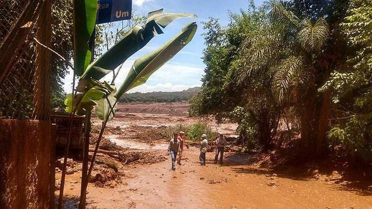Bolsonaro lamenta rompimento de barragem em Brumadinho