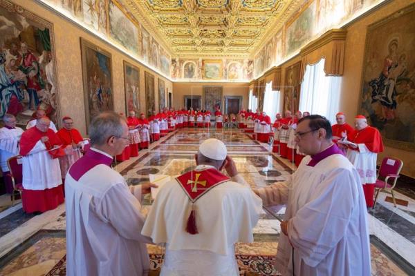 Papa Francisco ordena reclusão de cardeal acusado de abusos nos EUA