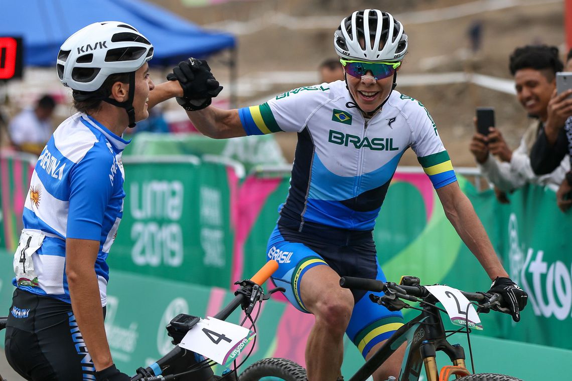 Brasileira conquista medalha de bronze no mountain bike 