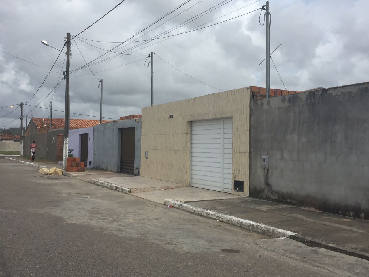Criminosos fazem família refém durante assalto em Aracaju 