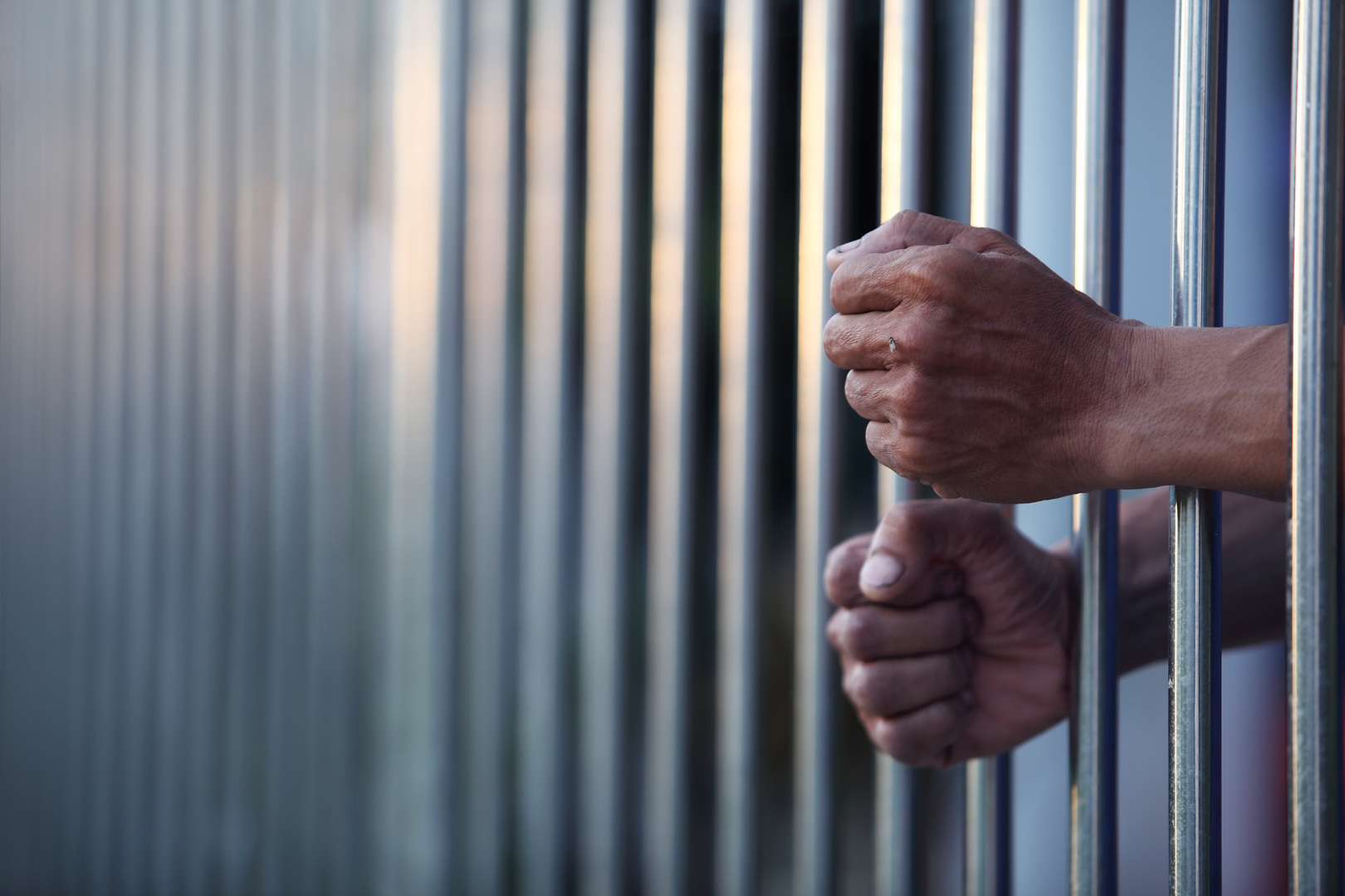 Manter presos isolados por mais de dois anos é inconstitucional, diz DPU