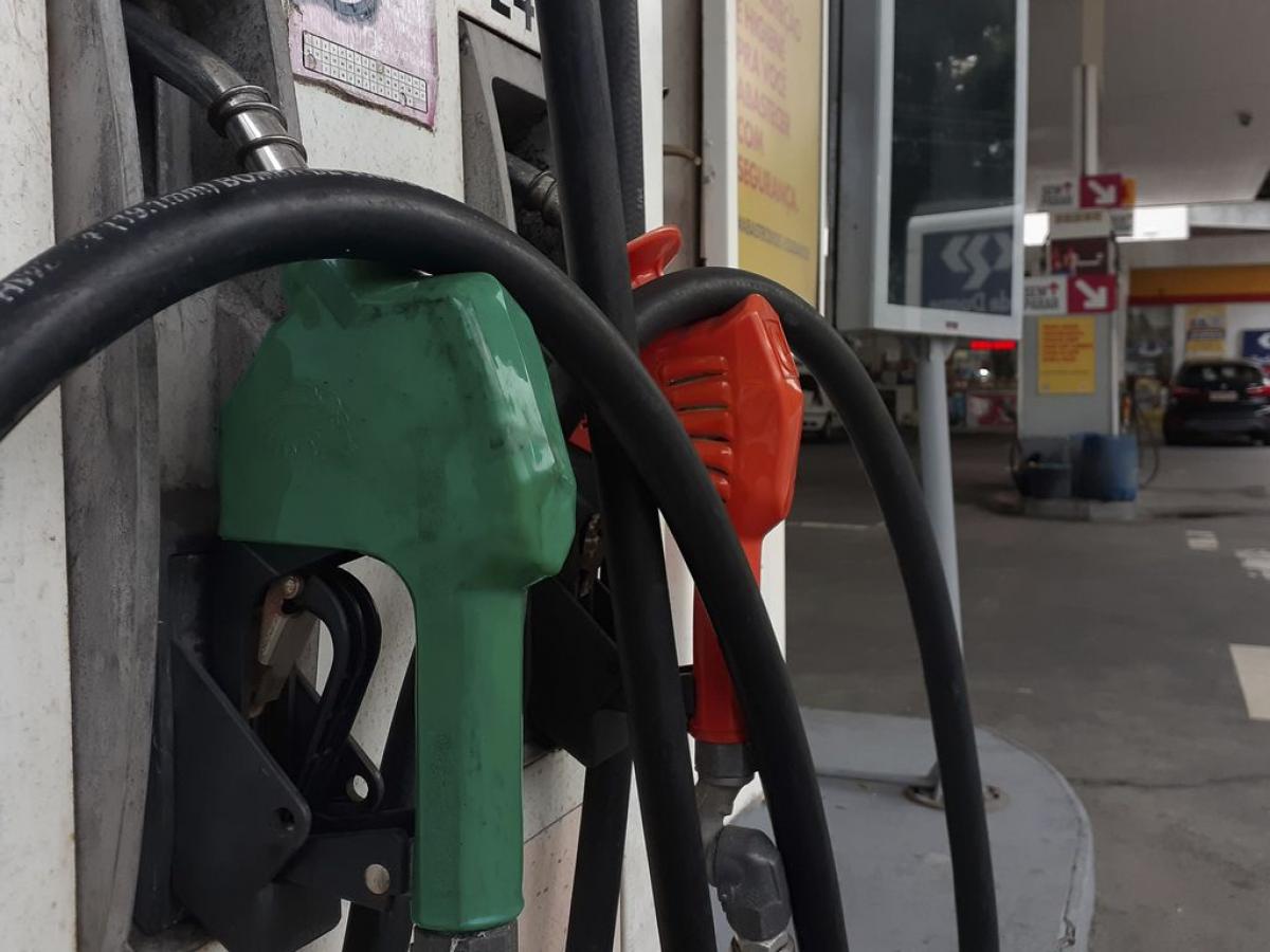 Gasolina fica mais cara a partir de hoje; confira o preço por estado