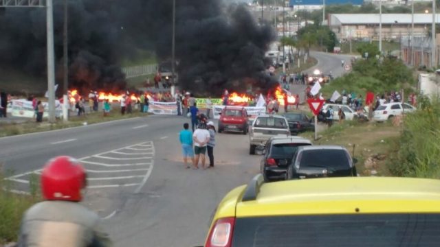 Greve Geral: manifestantes bloqueiam ponte e rodovia em SE 