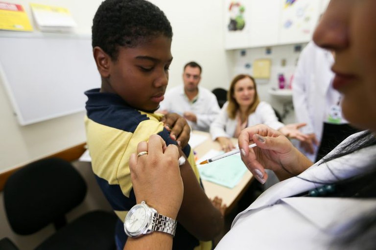 Quase duas mil crianças e adolescentes já foram imunizados em Aracaju