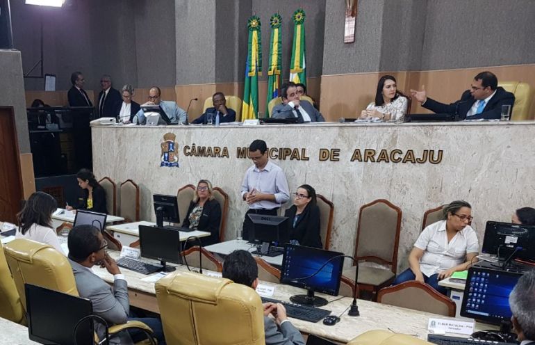 Delegados são ouvidos pela CPI do Lixo de Aracaju