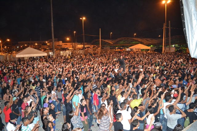 Aracaju Solidário atrai multidão e arrecada 8 mil quilos de alimentos