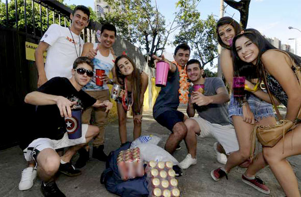 Especialista alerta sobre consumo excessivo de bebidas alcoólicas no Carnaval
