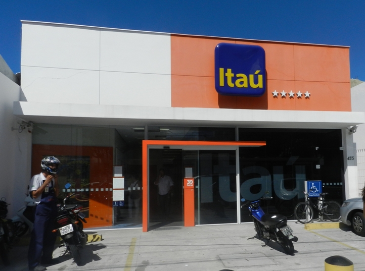 Bandidos assaltam agência do Itaú em Aracaju