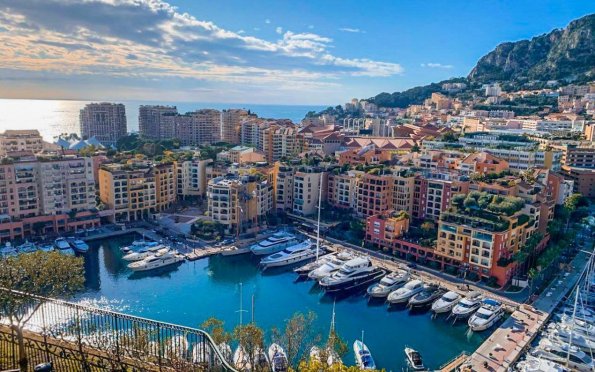 Mônaco é outro país, mas fica dentro da Riviera