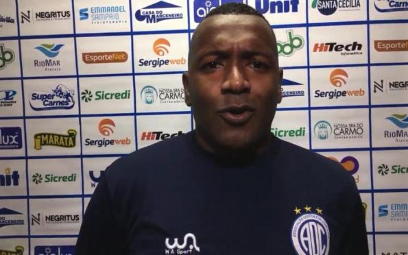 Zé Carlos acredita no Confiança e elogia partida contra o Figueirense