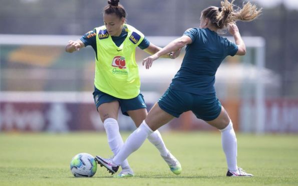 Camilinha vê seleção feminina entre melhores do mundo e elogia Pia