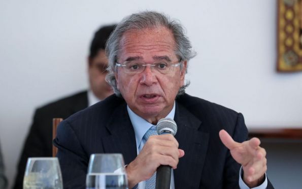 Guedes anuncia reforma administrativa e mais quatro parcelas do auxílio