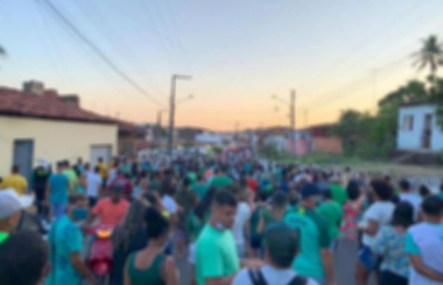 Candidatos ignoram pandemia e provocam aglomerações no interior de Sergipe
