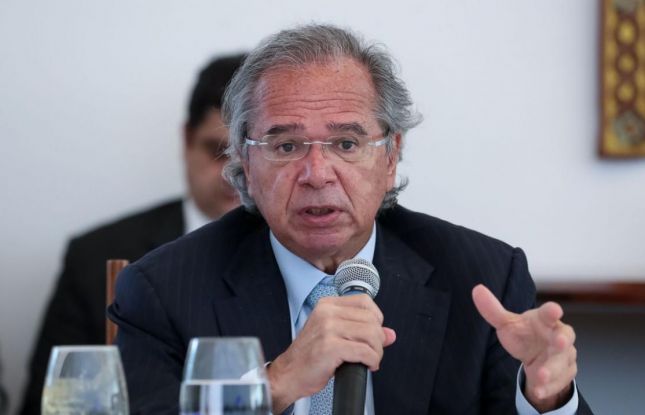“Jamais esteve sob análise privatizar o SUS”, diz Guedes