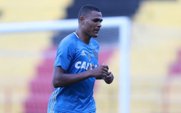 Confiança confirma a saída do atacante Mikael Felipe