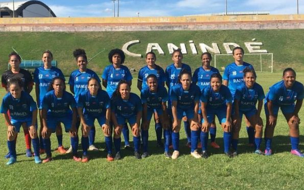 Time feminino do Santos Dumont entra em campo após reformulação do elenco