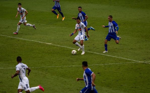 Confiança joga de igual para igual, mas é superado pelo Avaí por 1 a 0